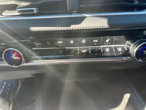 Used 2025 Chevrolet Equinox LT w/ Convenience Package II image 8