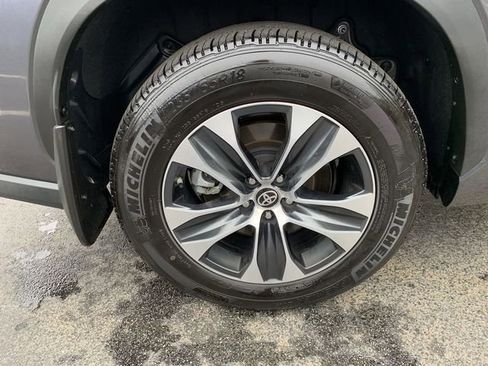 Used 2024 Toyota Highlander XLE image 36