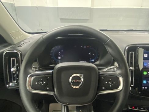 Used 2025 Volvo XC40 B5 Core image 15