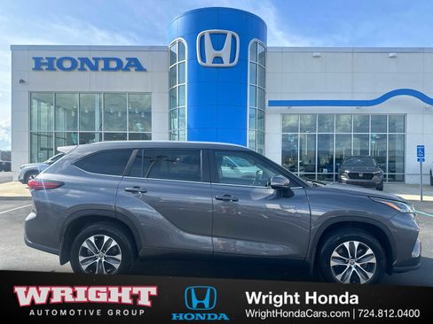 Used 2023 Toyota Highlander XLE AWD/4WD image 1