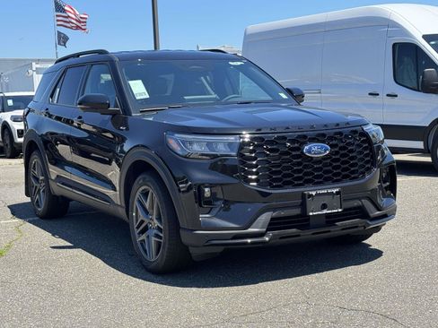 New 2026 Ford Explorer ST-Line w/ ST-Line Street Pack AWD/4WD image 2