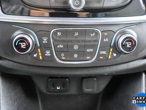 Used 2022 Chevrolet Traverse LT image 25