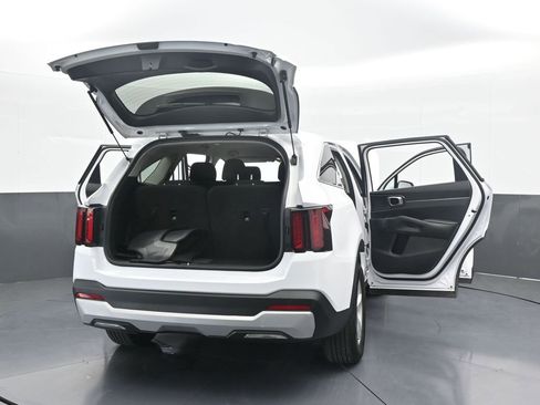 Used 2024 Kia Sorento LX image 73
