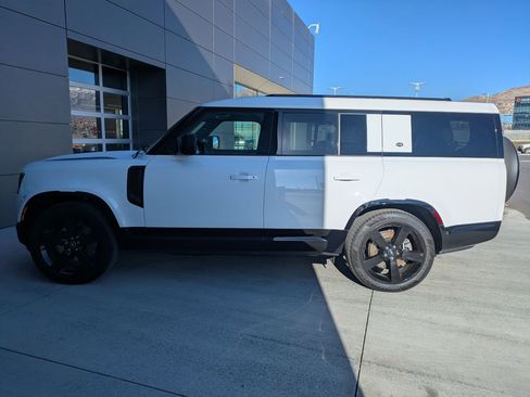 Certified 2024 Land Rover Defender 130 X-Dynamic SE image 11