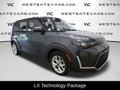 Used 2023 Kia Soul LX w/ Option Group 015 FWD image 2