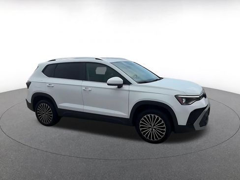 Used 2026 Volkswagen Taos SE FWD image 2