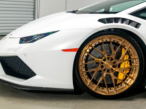 Used 2015 Lamborghini Huracan LP 610-4 image 32