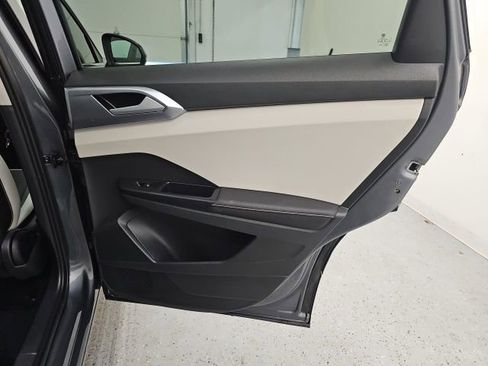 Used 2025 Volkswagen Taos SE image 30