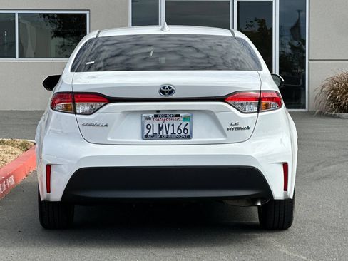 Used 2024 Toyota Corolla LE w/ LE Convenience Package FWD image 5