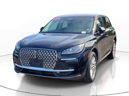 Used 2023 Lincoln Corsair AWD image 3