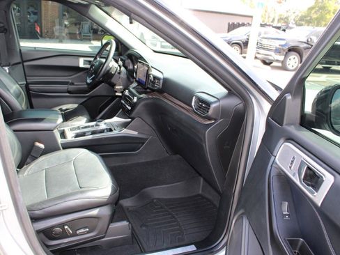 Used 2020 Ford Explorer Limited RWD image 9