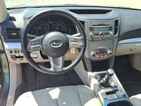 Used 2010 Subaru Outback 2.5i Premium AWD/4WD image 11