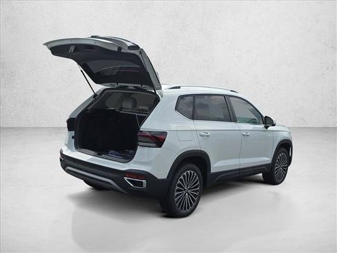 New 2026 Volkswagen Taos SE FWD image 2