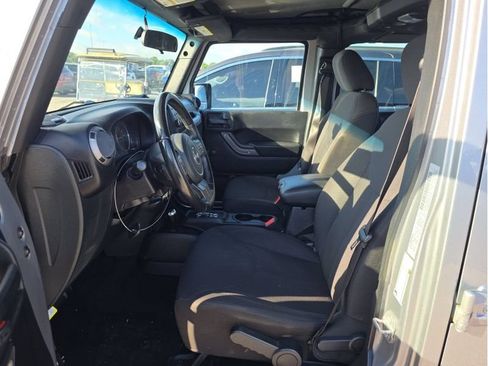 Used 2017 Jeep Wrangler Unlimited Sport w/ Connectivity Group AWD/4WD image 10