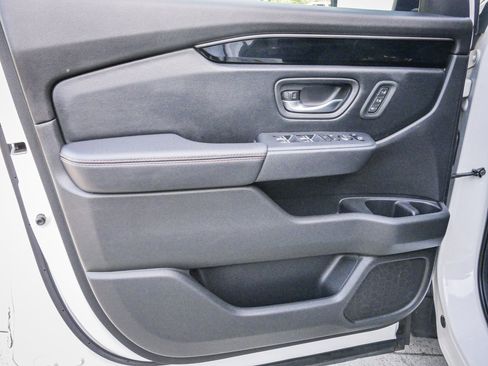 Certified 2025 Honda Pilot TrailSport image 14