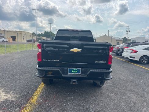 Used 2024 Chevrolet Silverado 2500 High Country w/ Technology Package AWD/4WD image 4