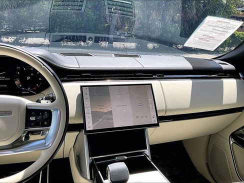 Used 2025 Land Rover Range Rover Long Wheelbase SE image 20