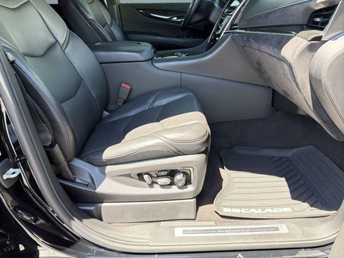 Used 2020 Cadillac Escalade ESV Platinum AWD/4WD image 30