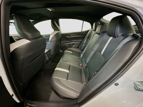 Used 2025 Toyota Camry SE image 29