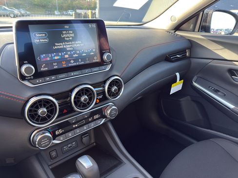 New 2025 Nissan Sentra SR image 22