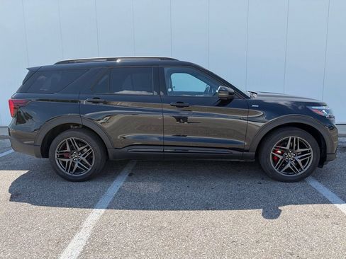 Certified 2025 Ford Explorer ST-Line w/ ST-Line Street Pack AWD/4WD image 9