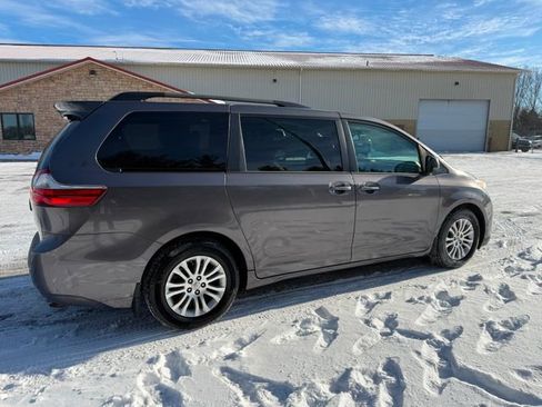 Used 2016 Toyota Sienna XLE Premium image 4