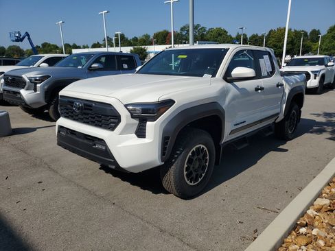 Certified 2026 Toyota Tacoma TRD Off-Road AWD/4WD image 2