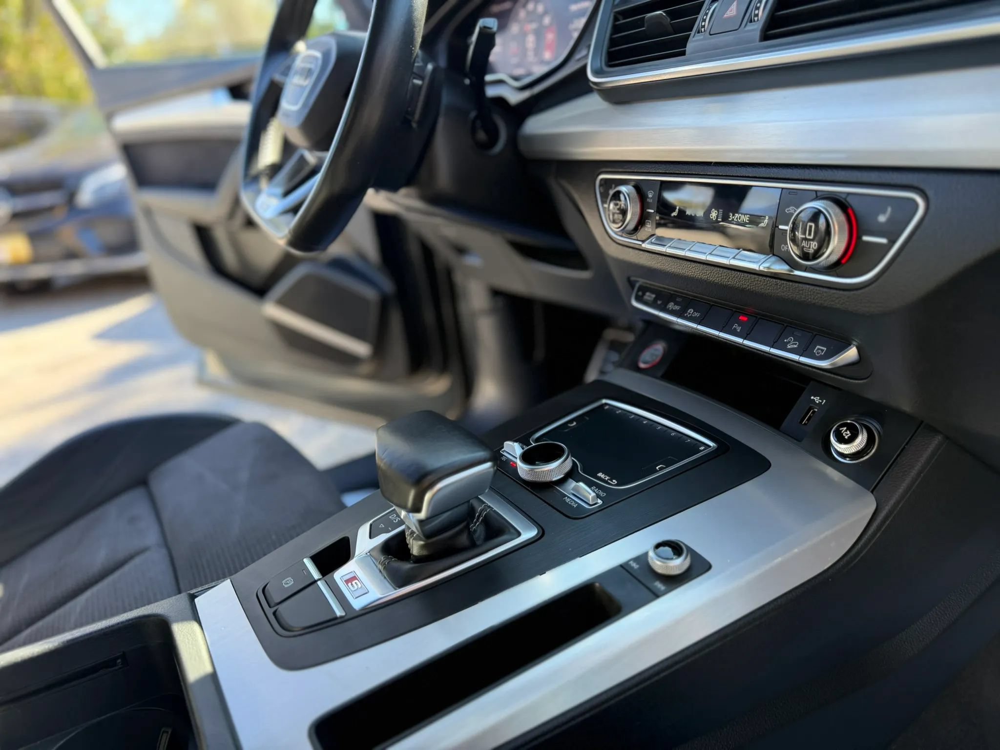 Used 2018 Audi SQ5 Prestige w/ Prestige Package AWD/4WD image 9