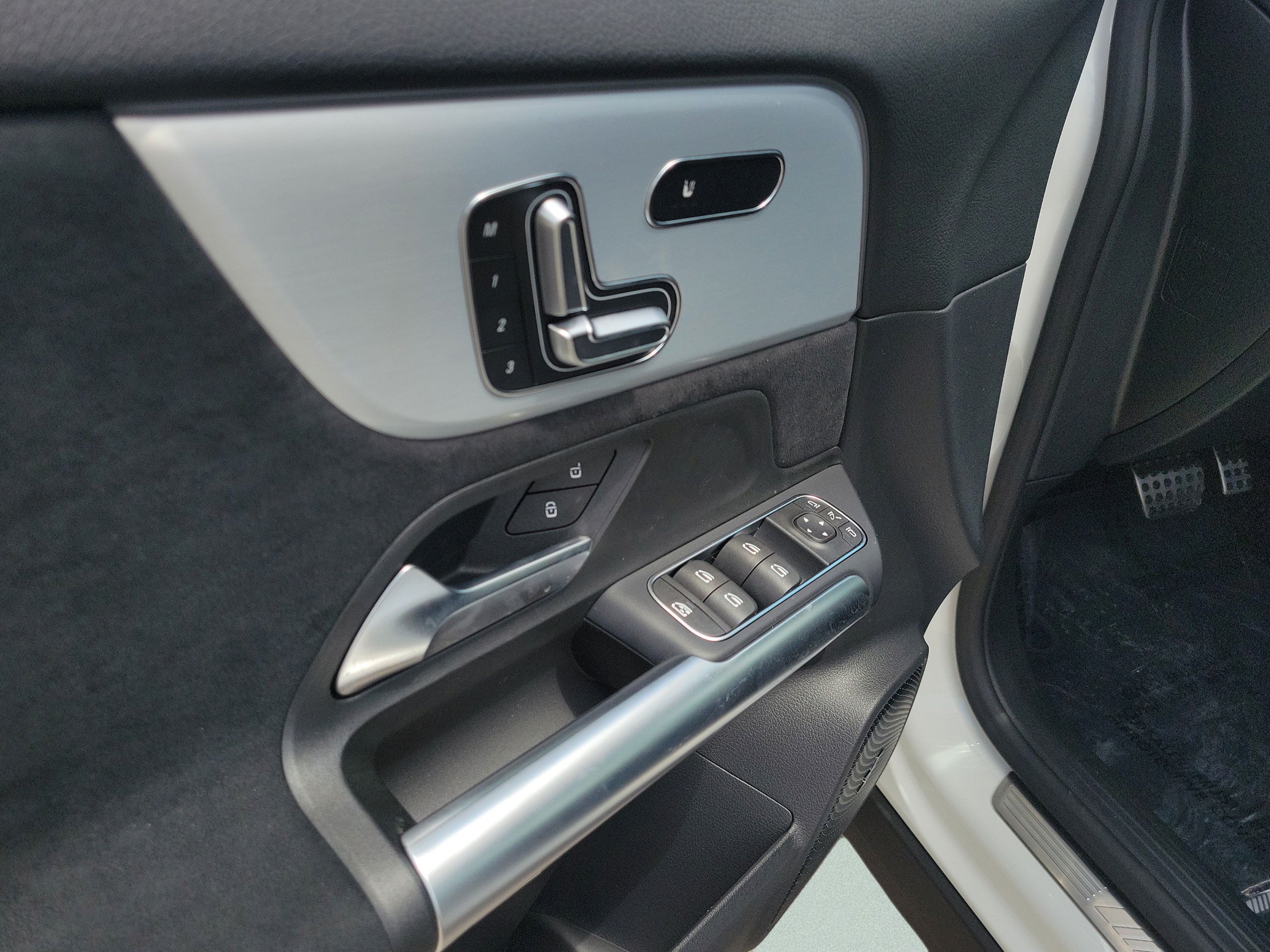 New 2026 Mercedes-Benz GLA 35 AMG 4MATIC image 17