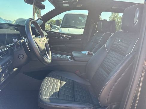 Used 2023 Cadillac Escalade ESV V AWD/4WD image 7