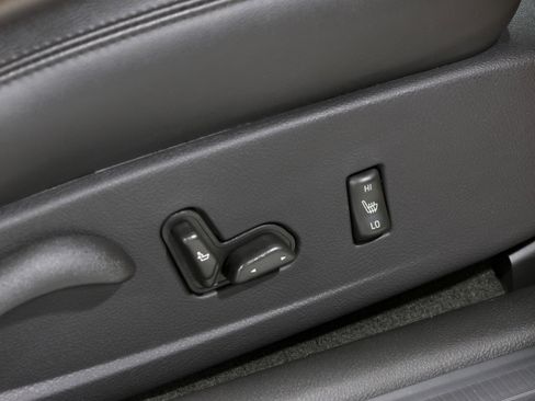 Used 2005 Chevrolet SSR w/ Preferred Equipment Group image 54