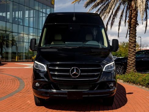 Used 2022 Mercedes-Benz Sprinter 3500 image 8