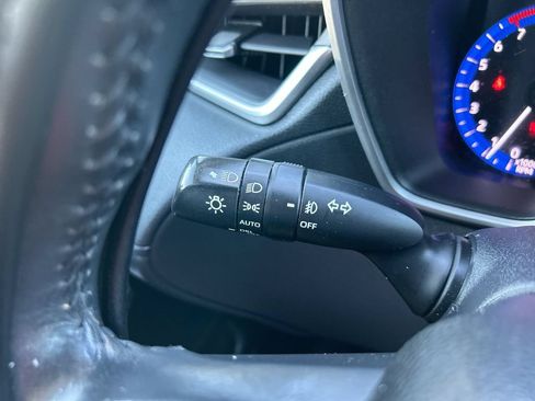 Used 2022 Toyota Corolla Cross XLE FWD image 21