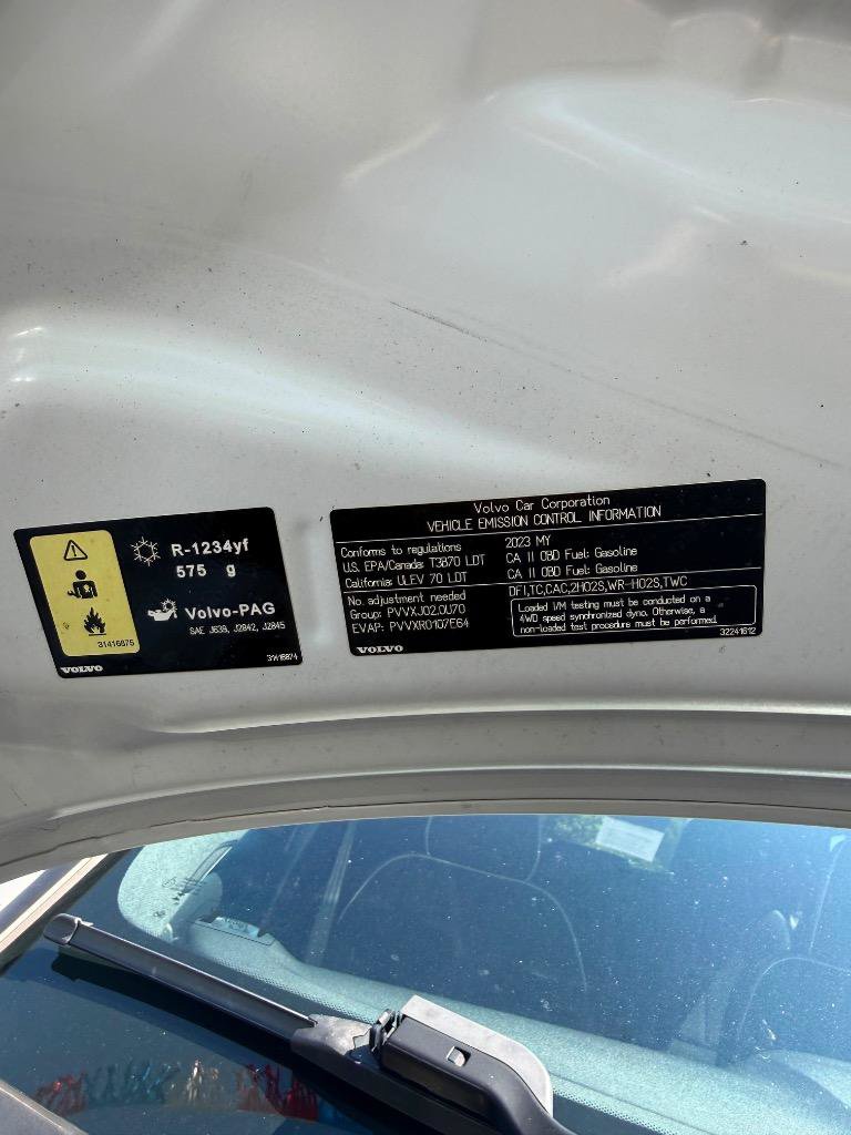 Used 2023 Volvo XC40 B5 Plus AWD/4WD image 33