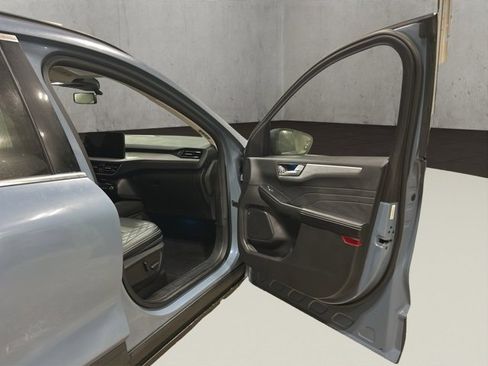 Used 2023 Ford Escape Platinum w/ Premium Technology Package image 18