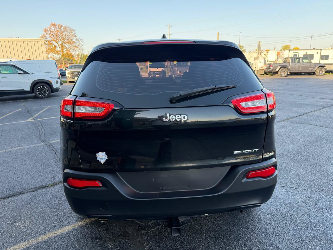 Used 2015 Jeep Cherokee Sport FWD image 4