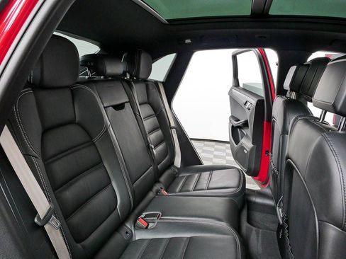 Certified 2022 Porsche Macan S AWD/4WD image 20