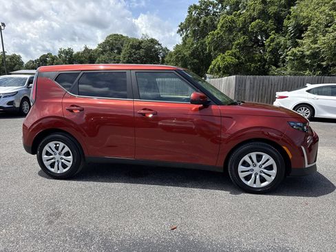 Used 2025 Kia Soul LX FWD image 6