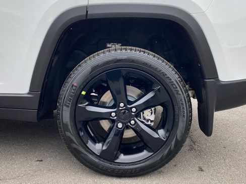 New 2025 Jeep Grand Cherokee Limited w/ Black Appearance Package image 18