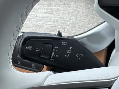 New 2025 Volkswagen ID. Buzz Pro S Plus image 19