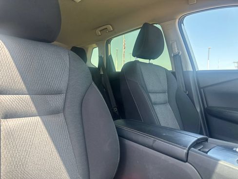 Certified 2025 Nissan Rogue SV FWD image 27
