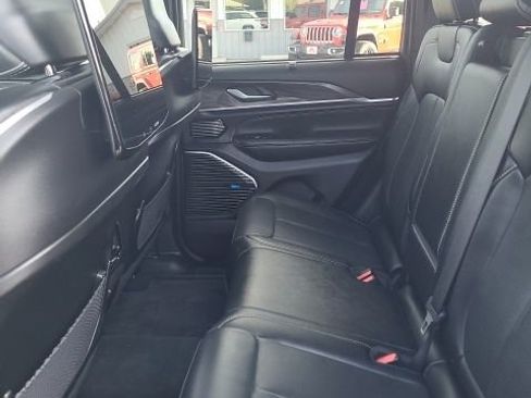 Used 2023 Jeep Grand Cherokee Overland w/ Advanced Protech Group III image 18