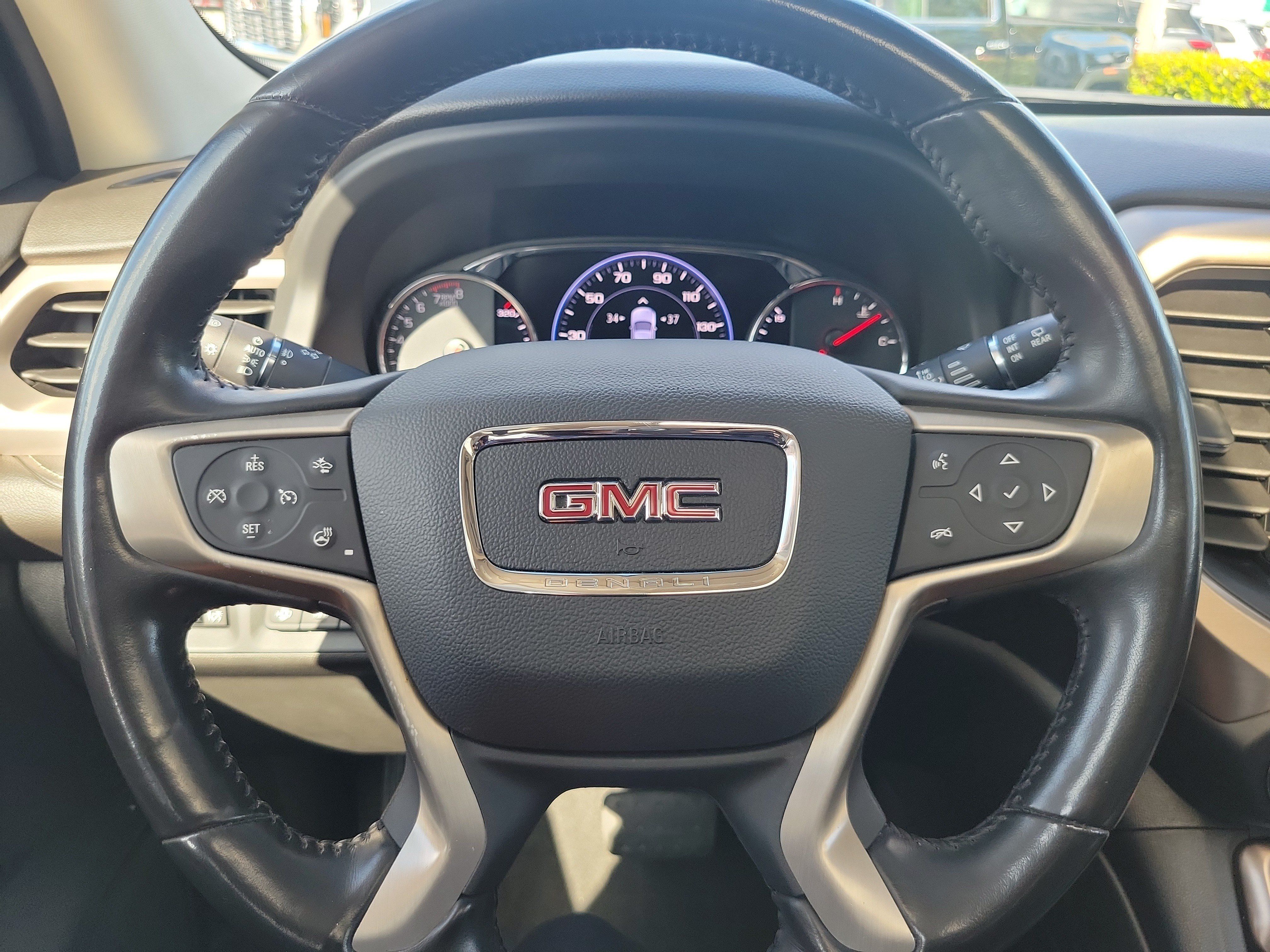 Used 2020 GMC Acadia Denali w/ Technology Package FWD image 18