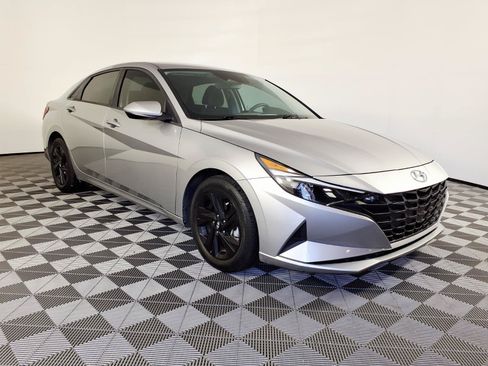 Certified 2021 Hyundai Elantra SEL FWD image 3
