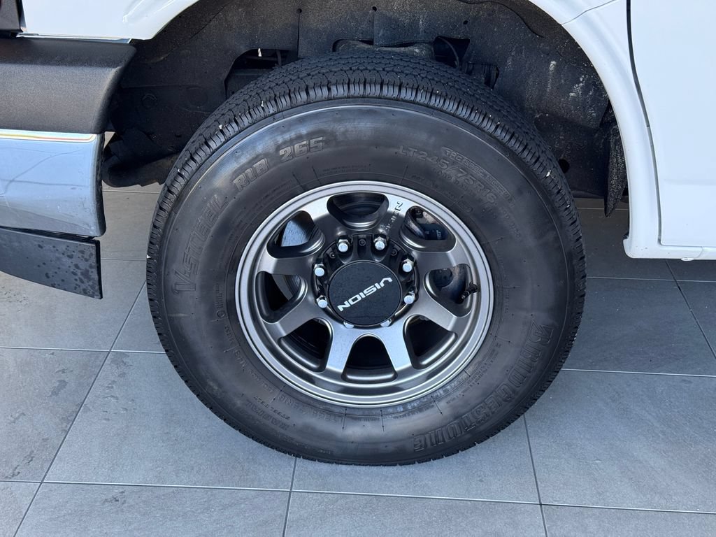 Used 2023 GMC Savana 3500 w/ Driver Convenience Package RWD image 4