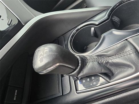 Used 2018 Toyota Camry LE image 16