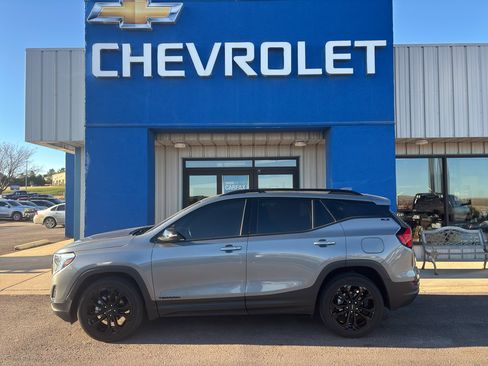 Used 2020 GMC Terrain SLE w/ Driver Convenience Package image 4