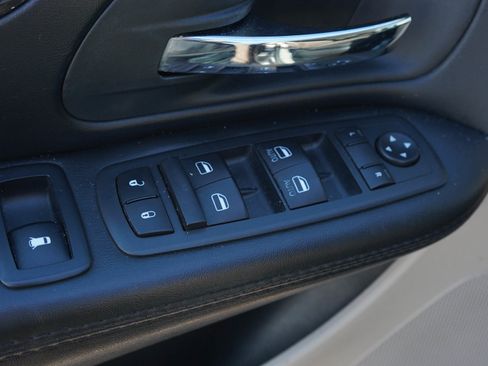 Used 2020 Dodge Grand Caravan SE w/ UConnect Hands-Free Group FWD image 21