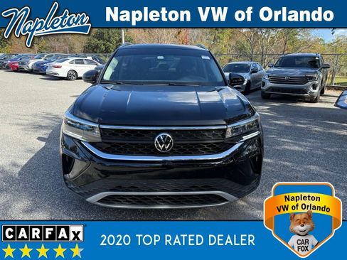 Used 2022 Volkswagen Taos SE image 2