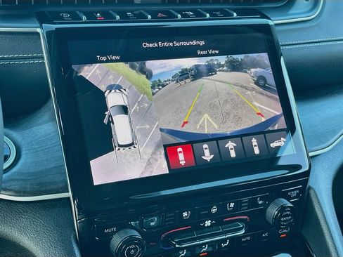 Used 2023 Jeep Grand Cherokee L Limited w/ Luxury Tech Group II RWD image 14